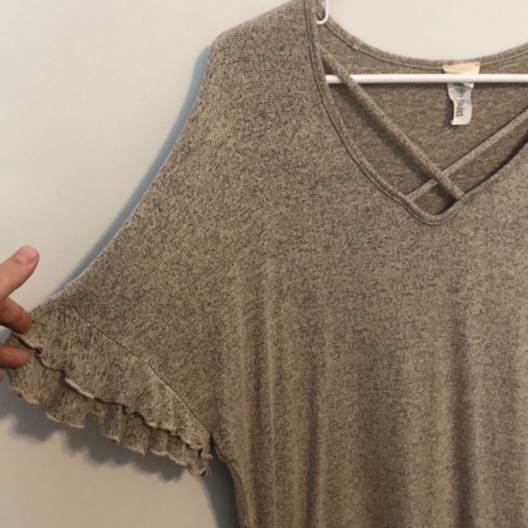 Caution to the Wind Ruffle Sleeve Blouse Size Medium - Picture 3 of 8